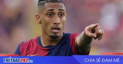 Raphinha tố Barcelona bị 