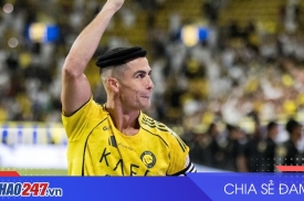Ronaldo tỏa sáng với agal truyền thống sau chiến thắng 4-1 của Al-Nassr