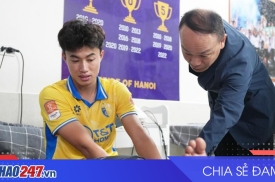 VFF thăm, động viên đội trưởng U22 Việt Nam Văn Trường chấn thương