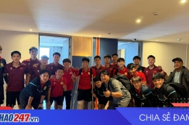 U22 Việt Nam thăm Phetdavanh Somsanid bị gãy chân tại SEA Games