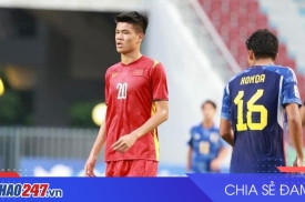 Đinh Quang Kiệt (1m95) của U23 Việt Nam gây chú ý với khả năng đá tiền đạo