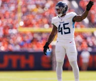 Ravens chiêu mộ Dre'Mont Jones từ Titans trước hạn chót NFL