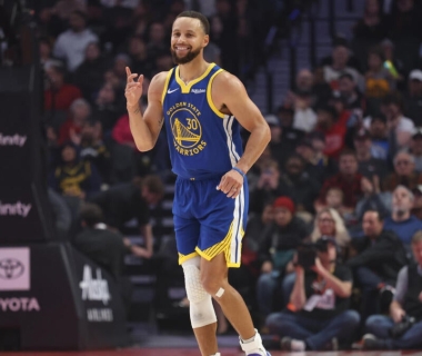 NBA 4/11: SportsLine dự đoán Warriors vs Suns kèo Over 233.5