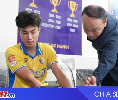 VFF thăm, động viên đội trưởng U22 Việt Nam Văn Trường chấn thương