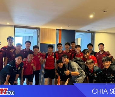 U22 Việt Nam thăm Phetdavanh Somsanid bị gãy chân tại SEA Games