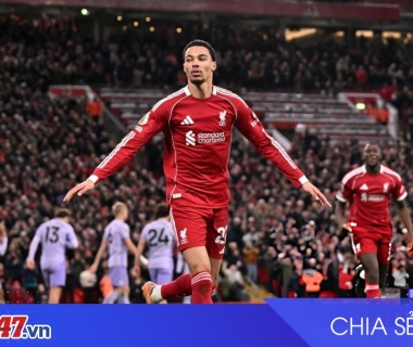 Liverpool 2-0 Brighton: Ekitike lập cú đúp, The Kop bám sát top châu Âu