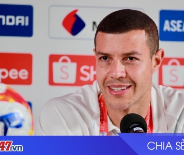 Lucas Alves (Nam Định) ủng hộ U22 Việt Nam tại chung kết SEA Games