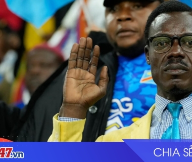 CĐV CHDC Congo gây sốt tại AFCON 2025 với màn cổ vũ 'tượng sống'