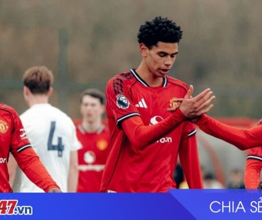 Noah Ajayi: 'Quái vật tương lai' rực sáng của Man Utd
